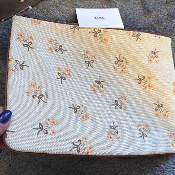 Coach vandal gummy large clutch nwot